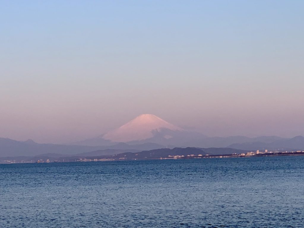 紅富士を拝み江ノ島から湘南ランニングへ