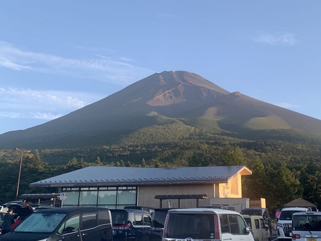 富士登山はマイカー規制で水ヶ塚公園に車を止めてシャトルバス