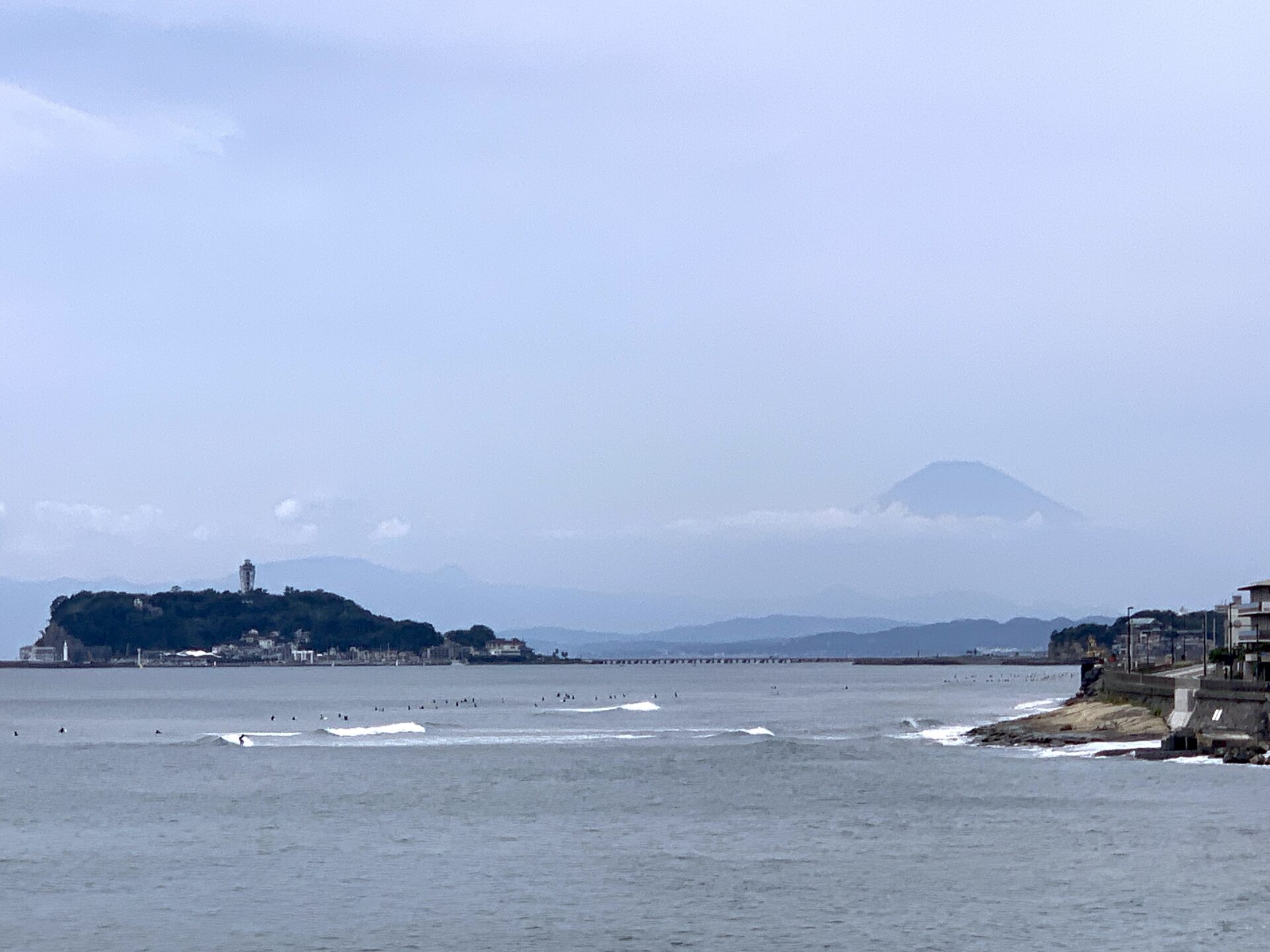 湘南ランニング、稲村ヶ崎から江ノ島と富士山を望む