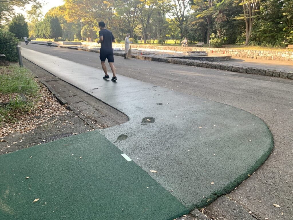 航空公園内のランニングコース