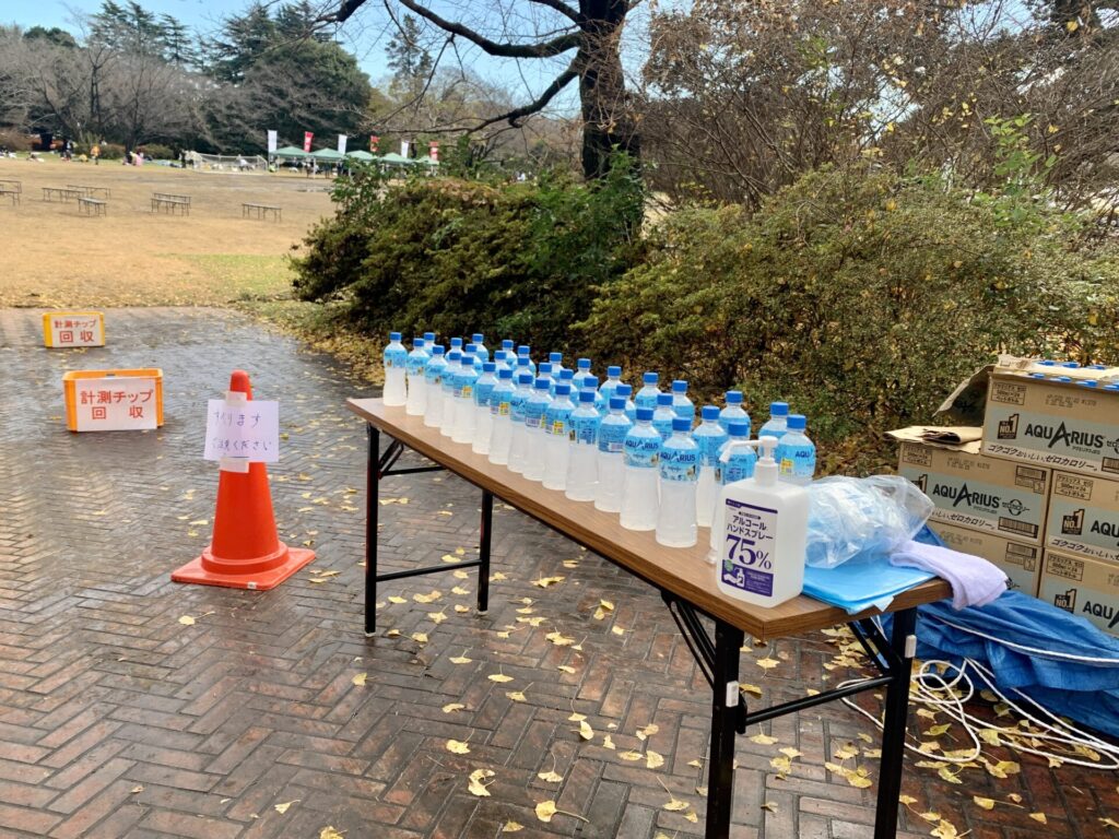 マラソンフェスティバルin昭和記念公園WINTERにてゴール後の給水