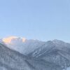 冬の車中から見えた朝日岳