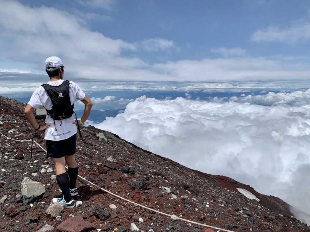 富士登山競走の試走で山頂へ