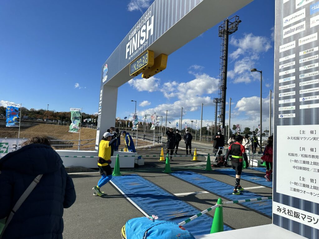 みえ松阪マラソンのゴールシーン