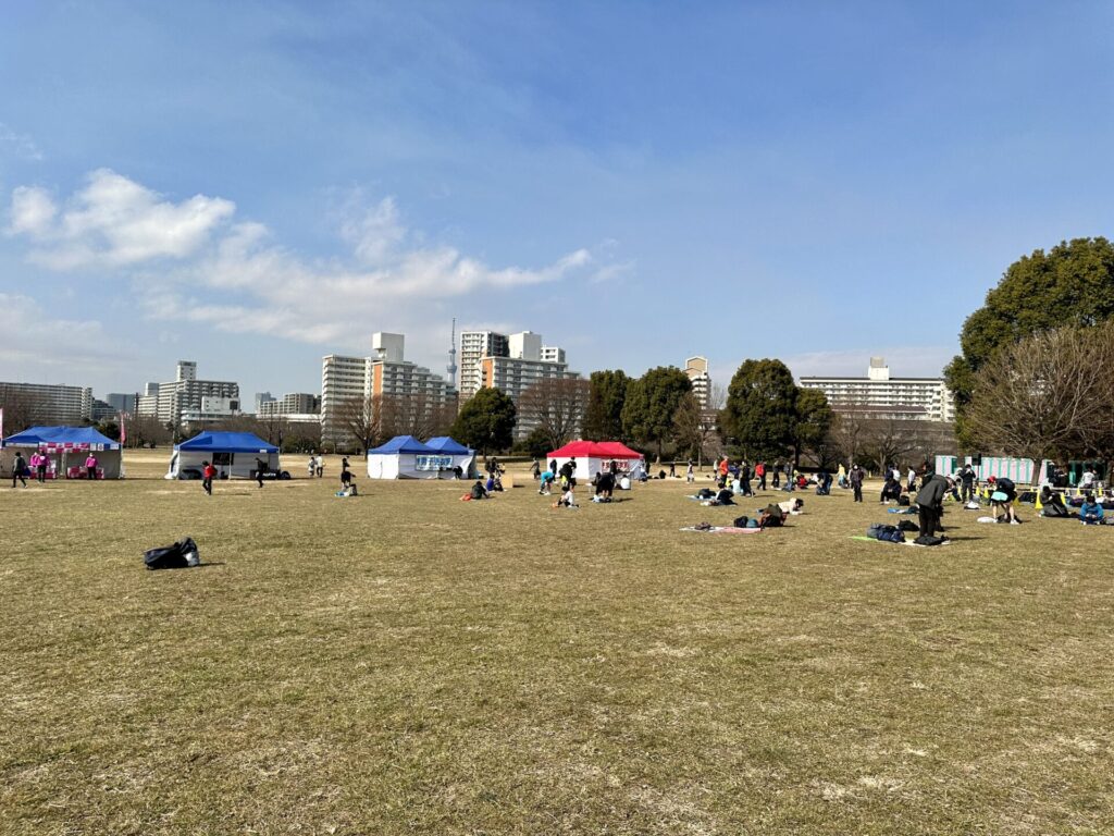 東京30K冬の会場は広い芝生