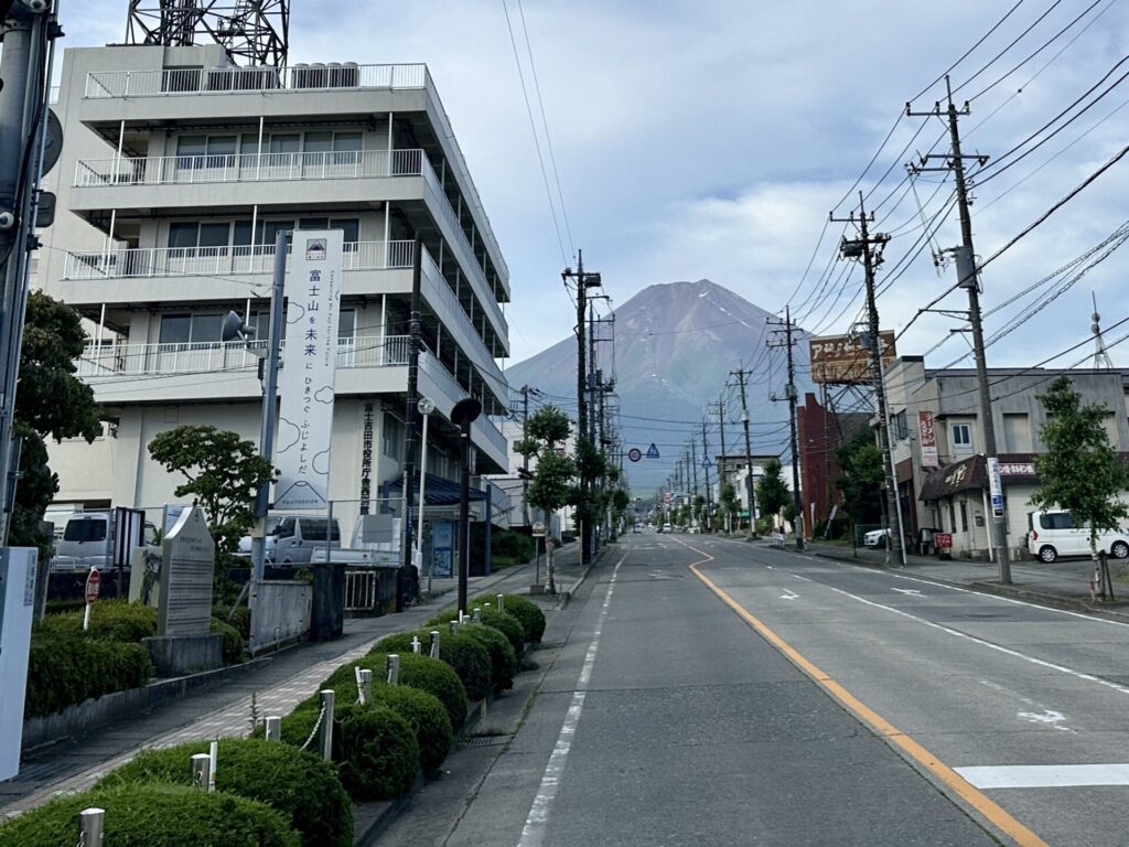 富士吉田市役所から見える富士山