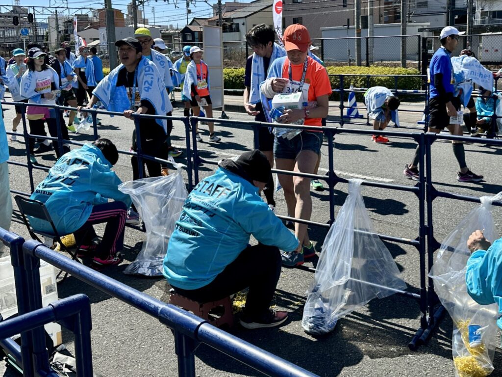 静岡マラソンゴール後のチップ回収