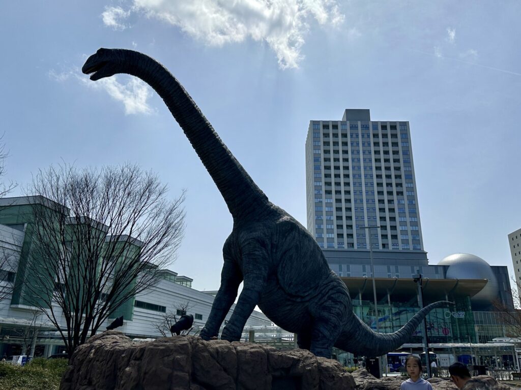 ふくい桜マラソンで初福井駅、恐竜推しがすごい