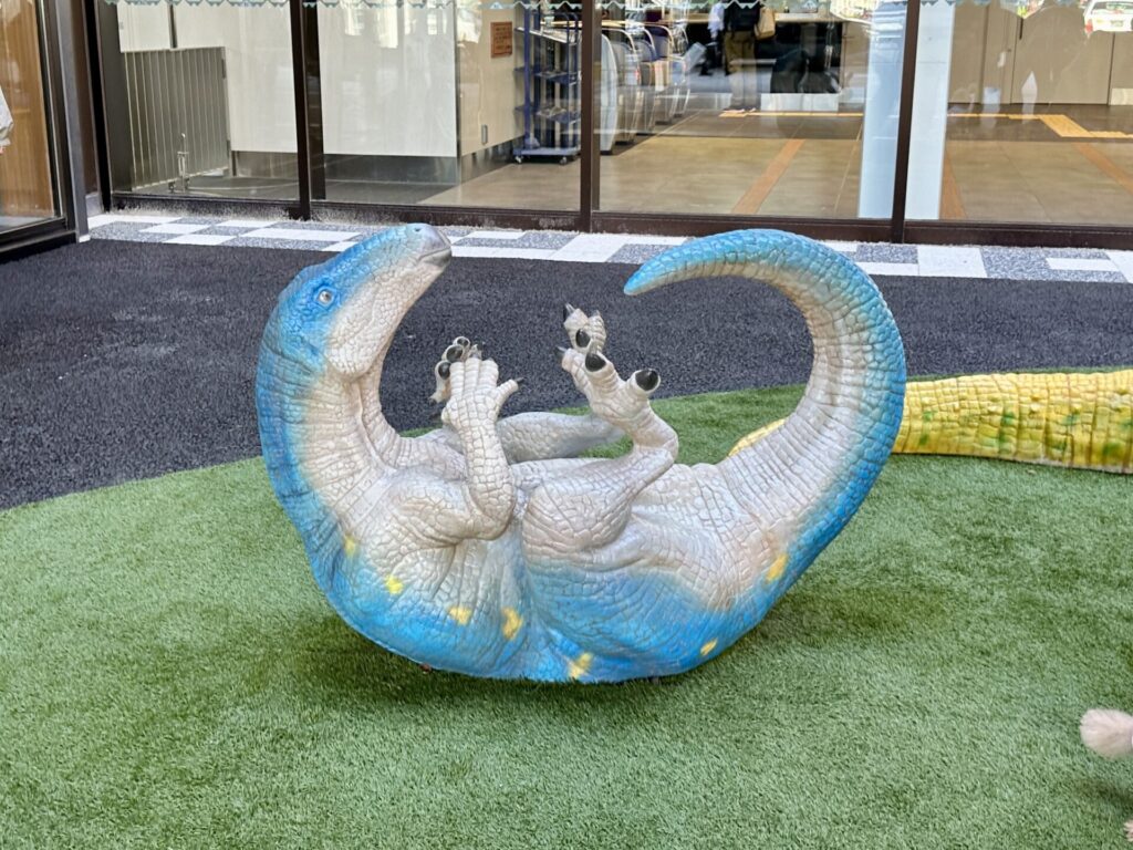 福井駅の恐竜モニュメント