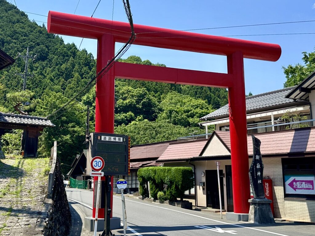 2024年もこの鳥居から御嶽神社へランニング