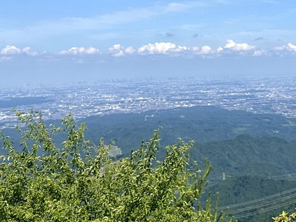 日の出山までトレラン、新宿副都心が見える