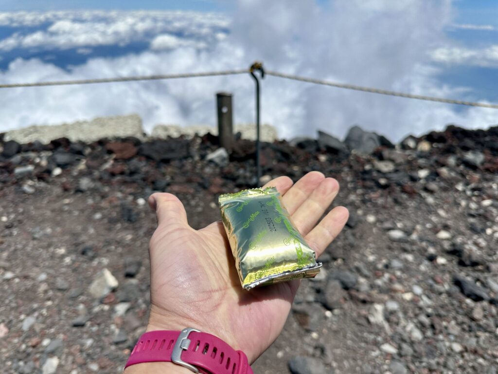 富士登山競走試走で山頂へ、カロリーメイトはパンパン