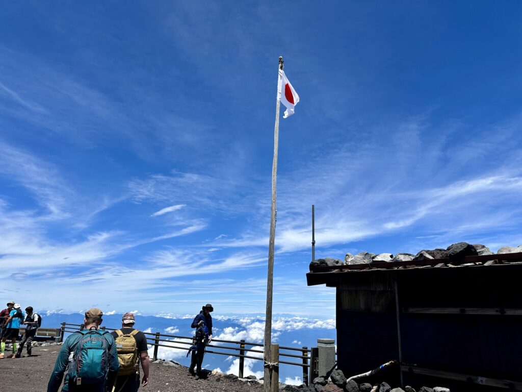 富士登山競走の試走で山頂へ