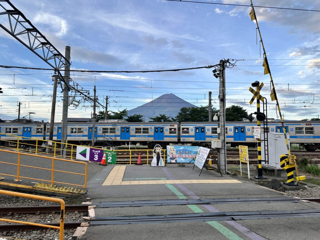 富士登山競走当日の富士吉田駅