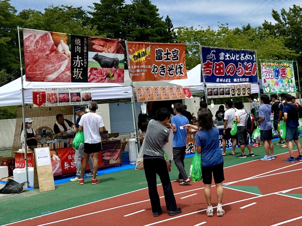 富士登山競走のメイン会場の出店