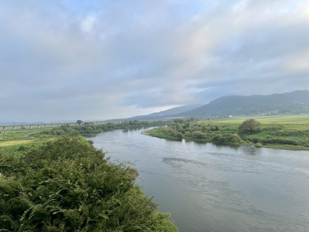 一級河川北上川を眺める早朝ランニング