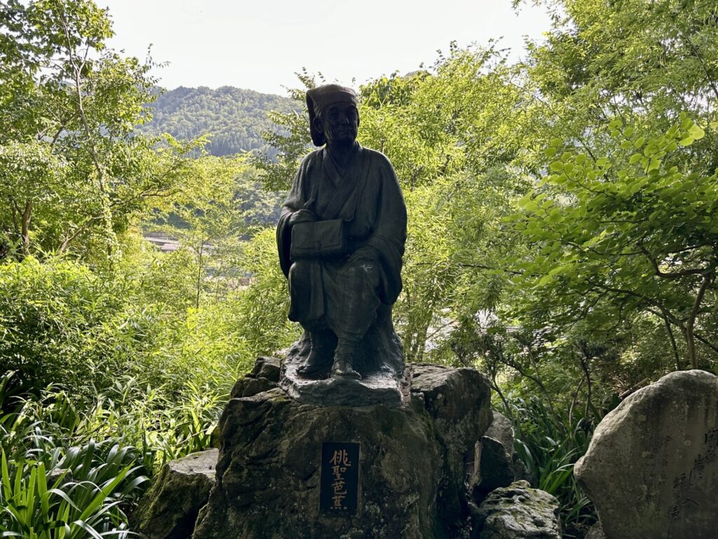 早朝ランの後に立石寺に芭蕉を見る