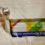 マラソンで使用する防寒具、腹巻きエマージェンシーシート