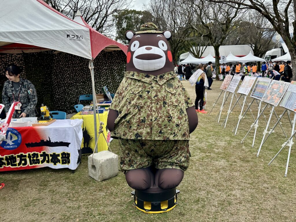 熊本城マラソンのゴール会場にてくまモンに遭遇