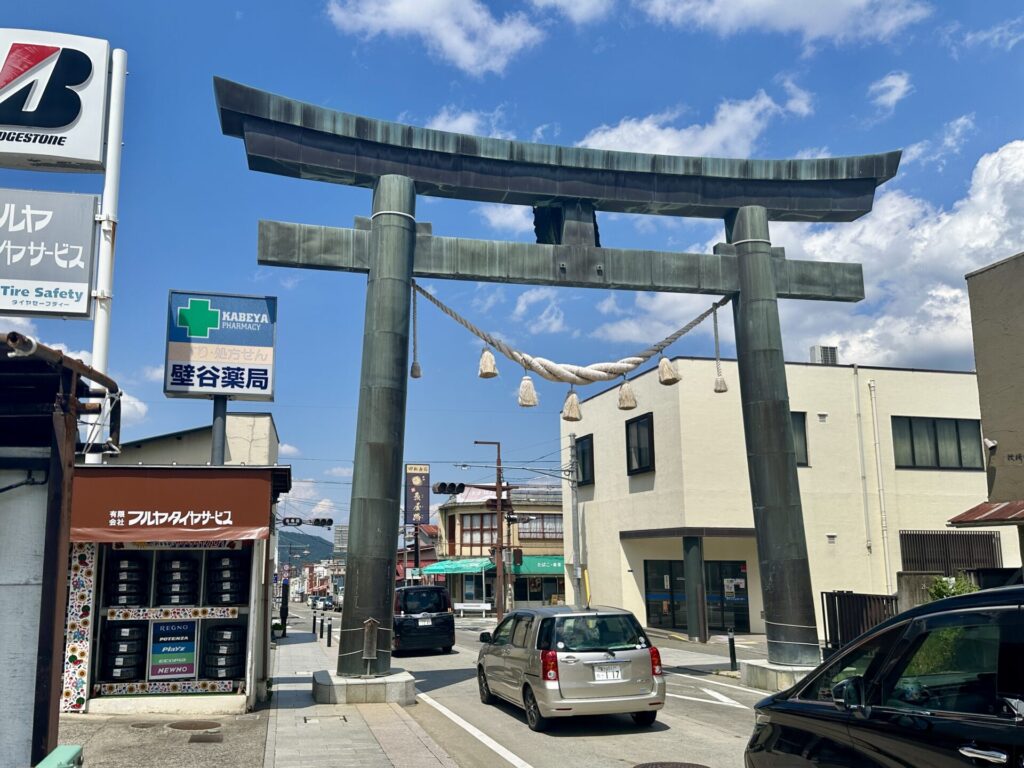 富士登山競走の大鳥居を逆から