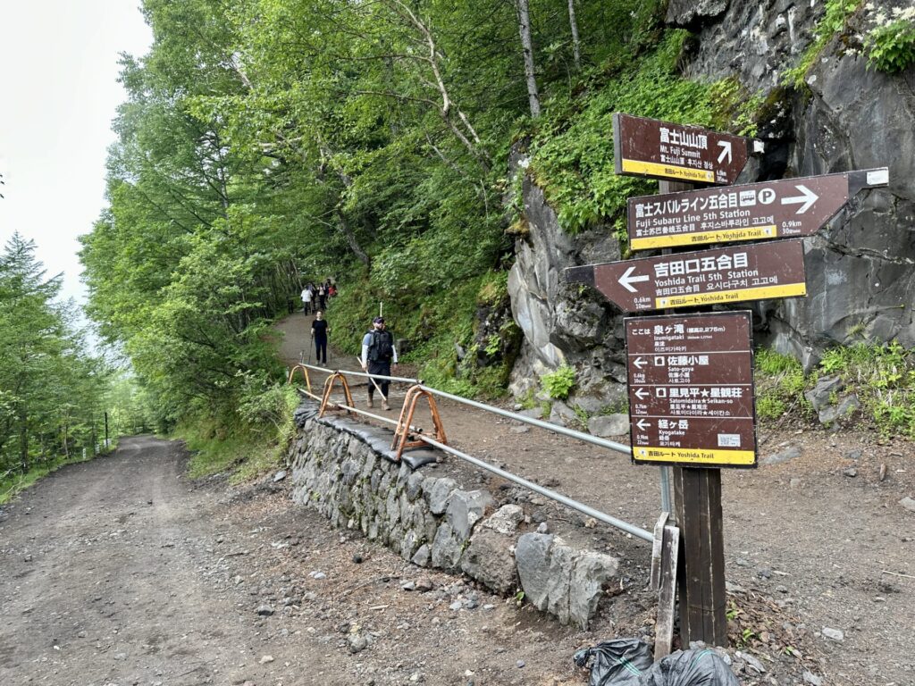 富士登山競走の試走、五合目バス停から佐藤小屋方面へ