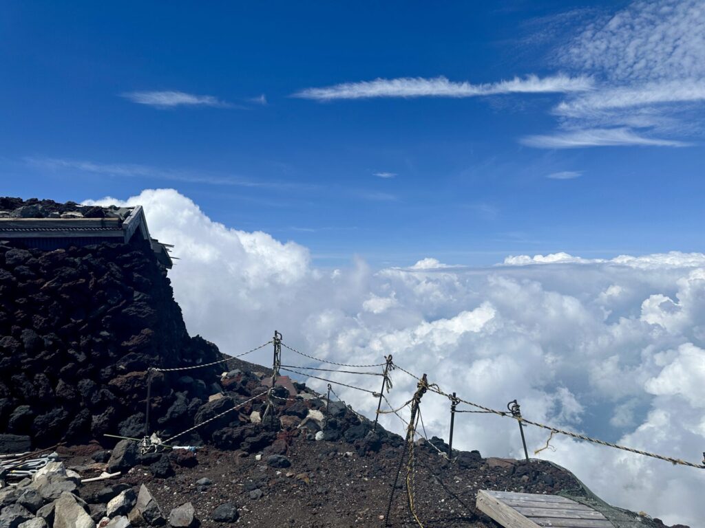 富士登山競走の試走で山頂へ