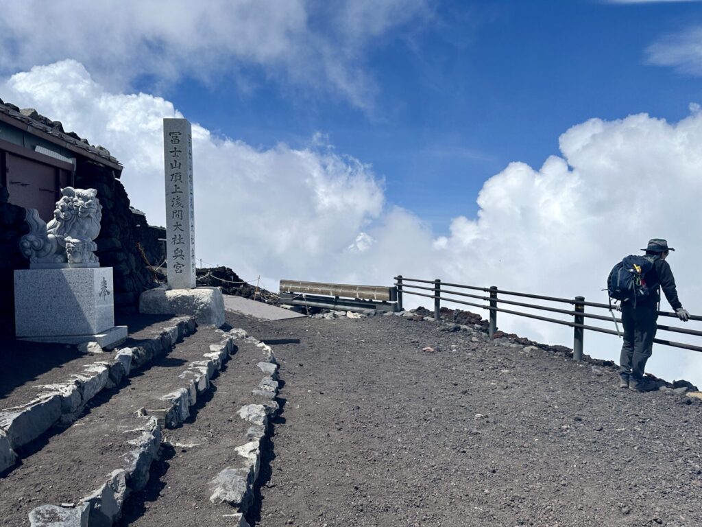 富士登山競走の試走、山頂ゴール地点