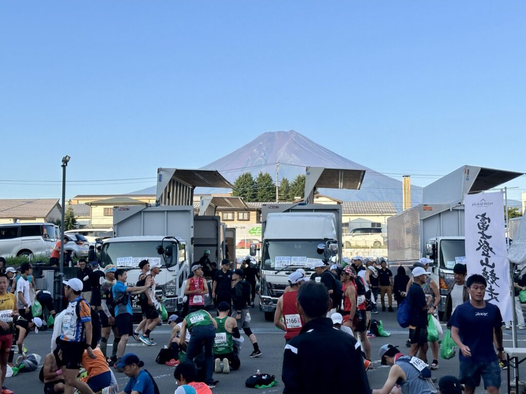 富士登山競走の市役所スタート会場