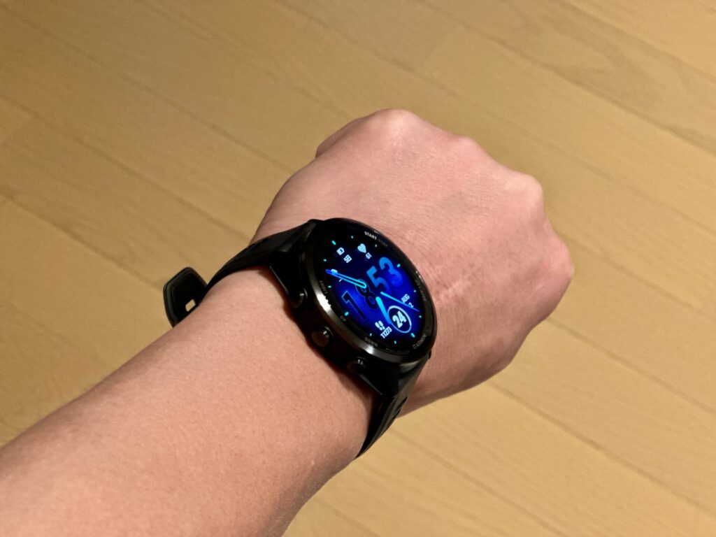 GARMIN Forerunner 570は14インチで大きく女性では合わない