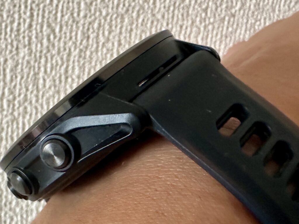 GARMIN Forerunner 570のラグは強固な作りに