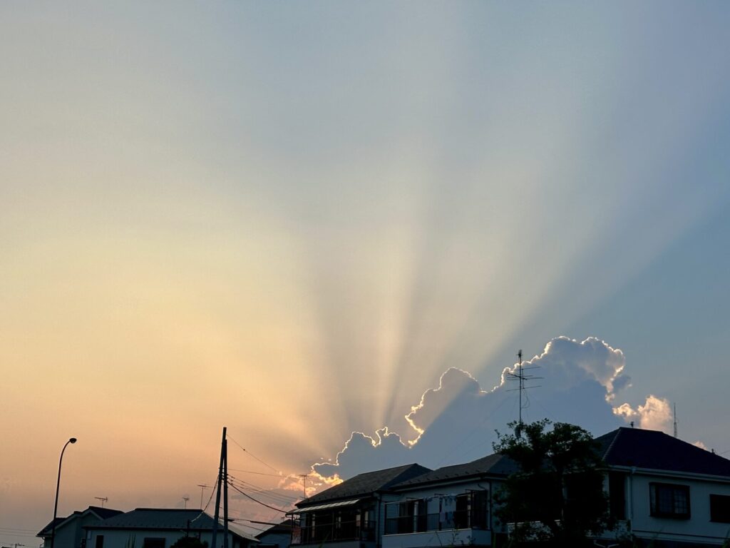 夏の夕日を見ながらランニング