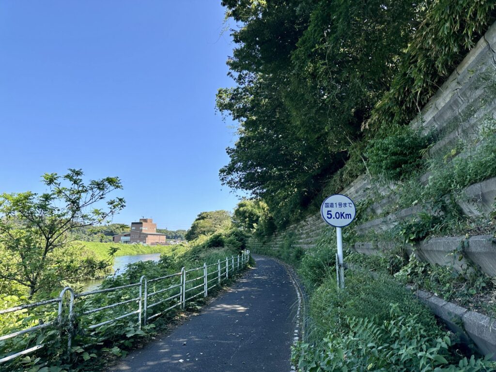 境川サイクリングロードをランニング、国道1号線までの距離表示