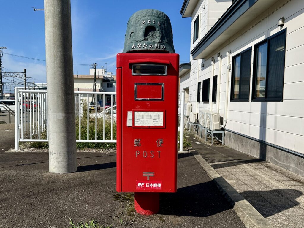 よこてシティハーフ後に見たかまくらの郵便ポスト