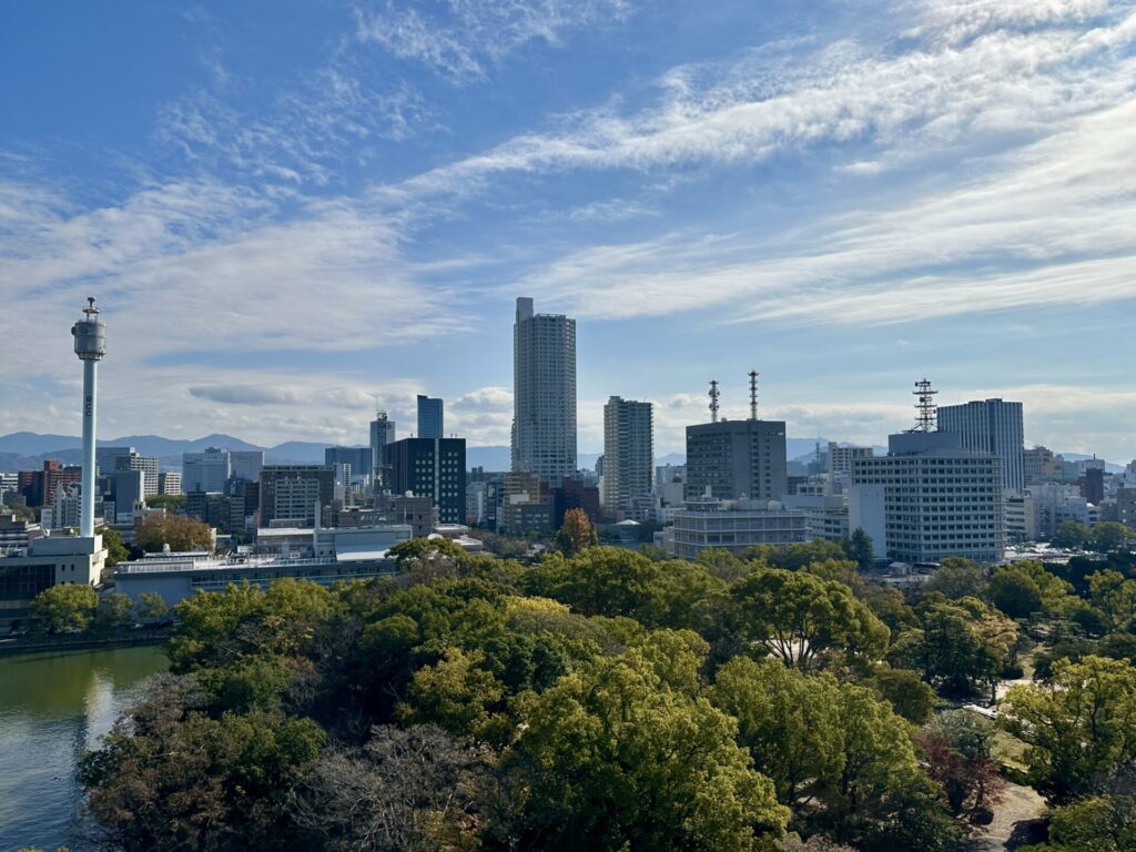 マラソン大会参加で広島城観光、天守閣から