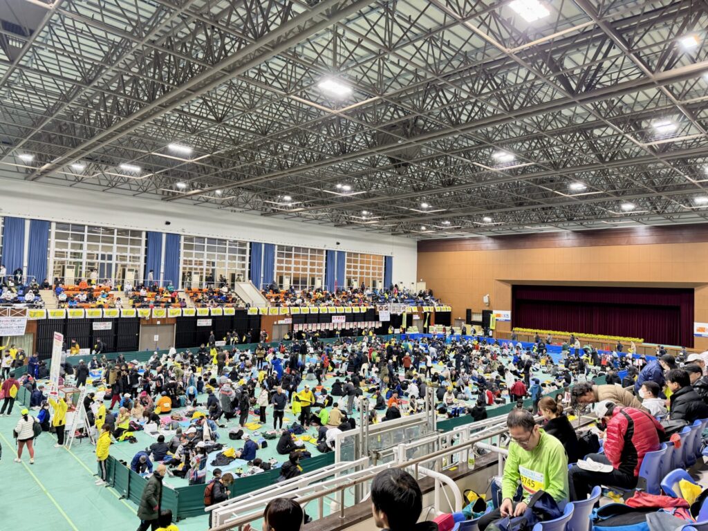 いぶすき菜の花マラソンの館内での着替えと待機