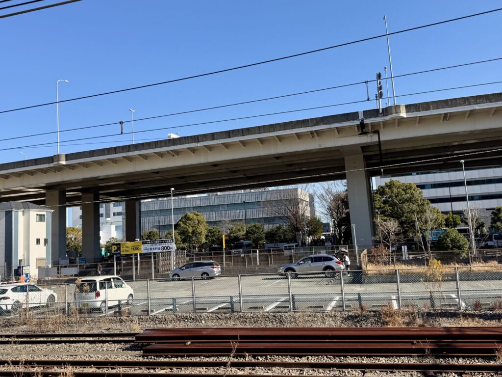 神奈川マラソンの最寄駅は磯子駅で目の前