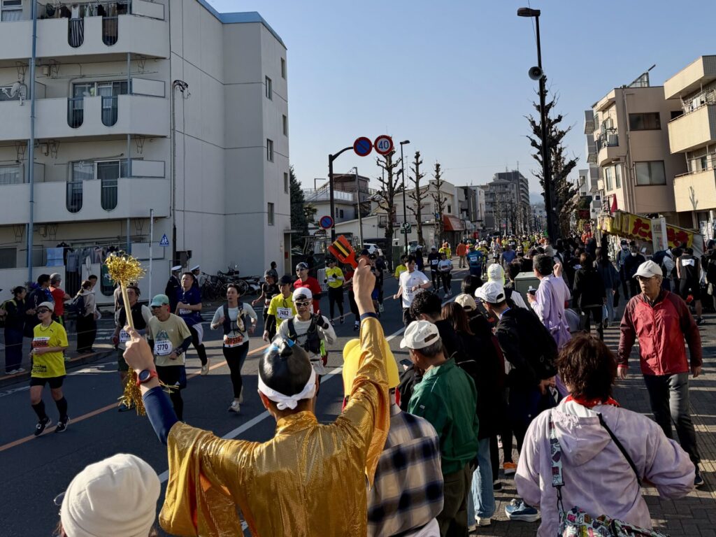 青梅マラソンのゴール直前の応援シーン