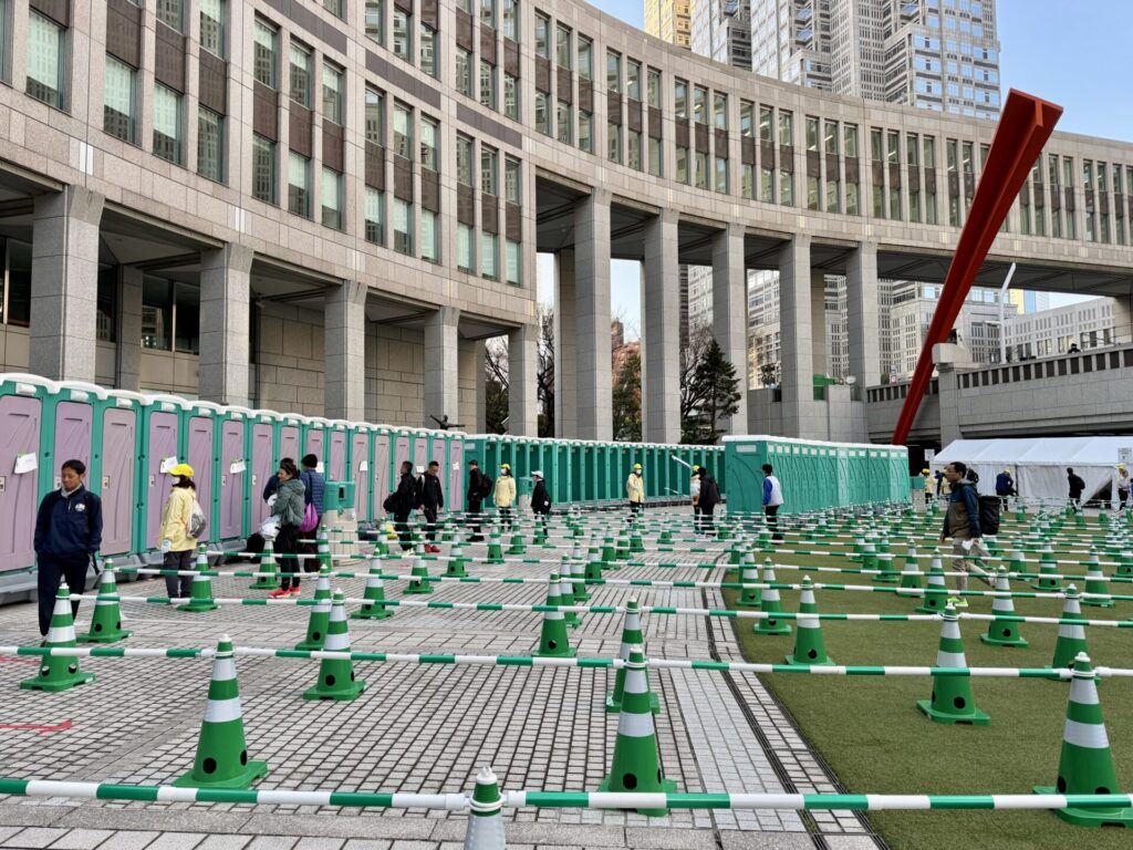 東京マラソンの仮設トイレが桁違いの多さ