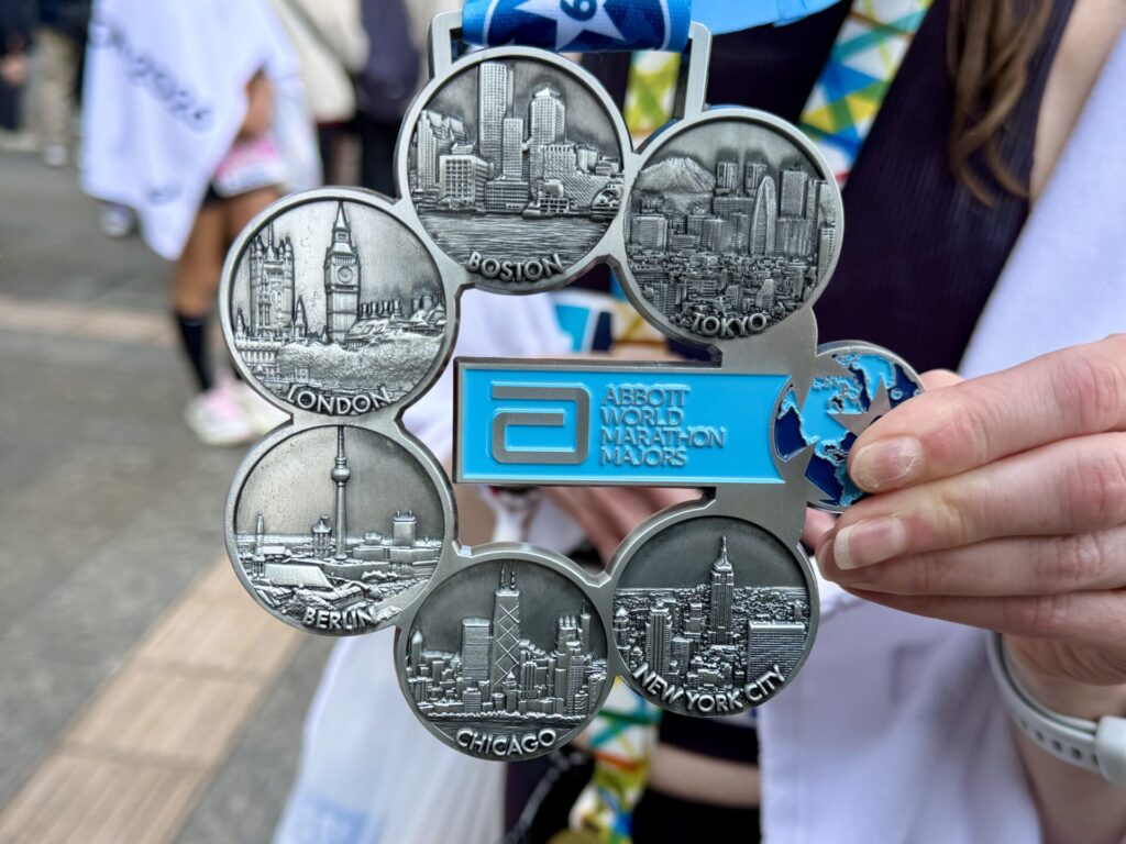 six stars finisherのメダルを撮影