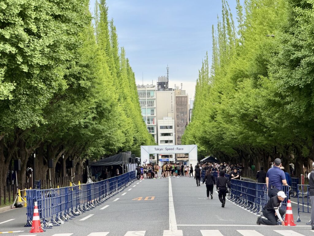 Tokyo:Speed:raceのゴール前は銀杏並木
