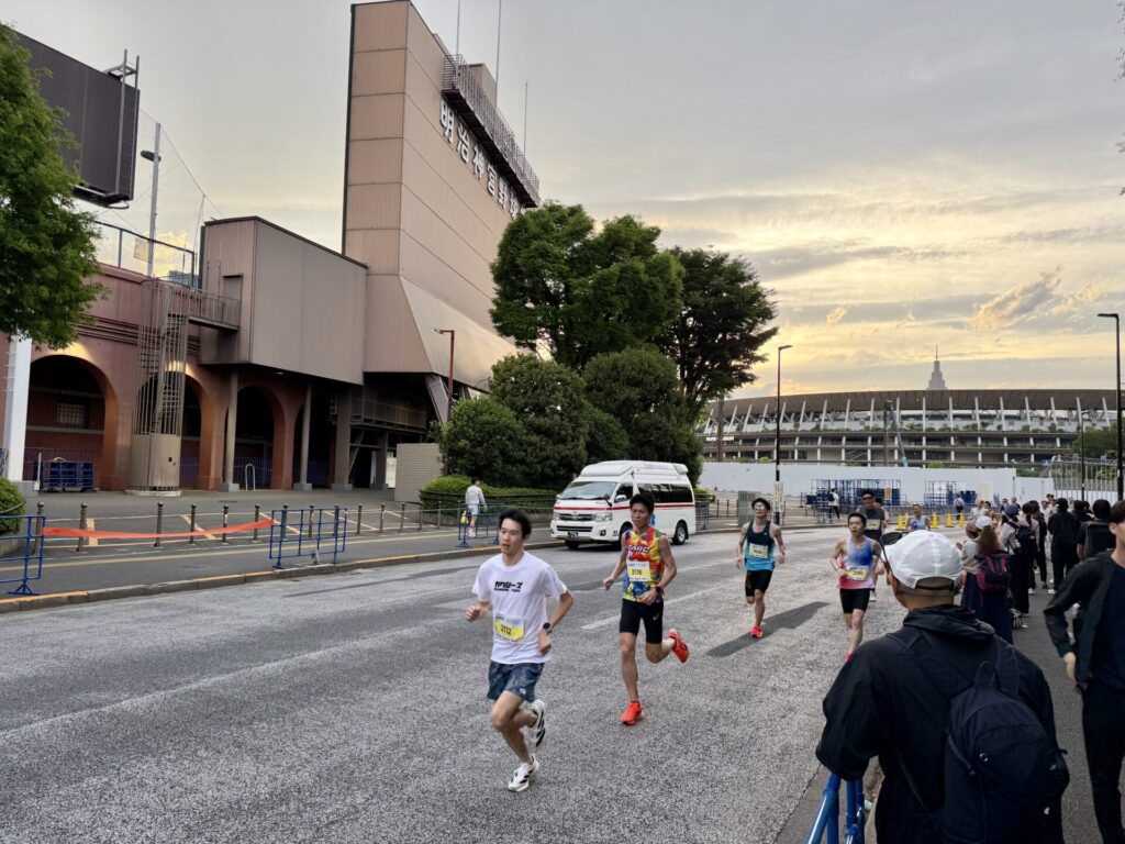 Tokyo : Speed : Race、神宮球場と新国立が背景