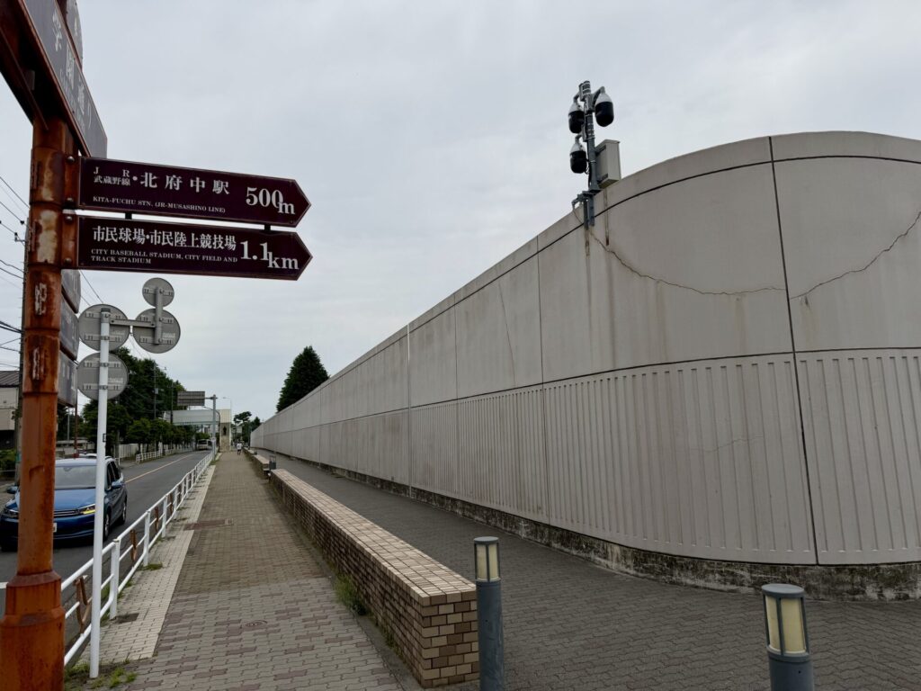 府中刑務所を横目にランニングで競馬場へ