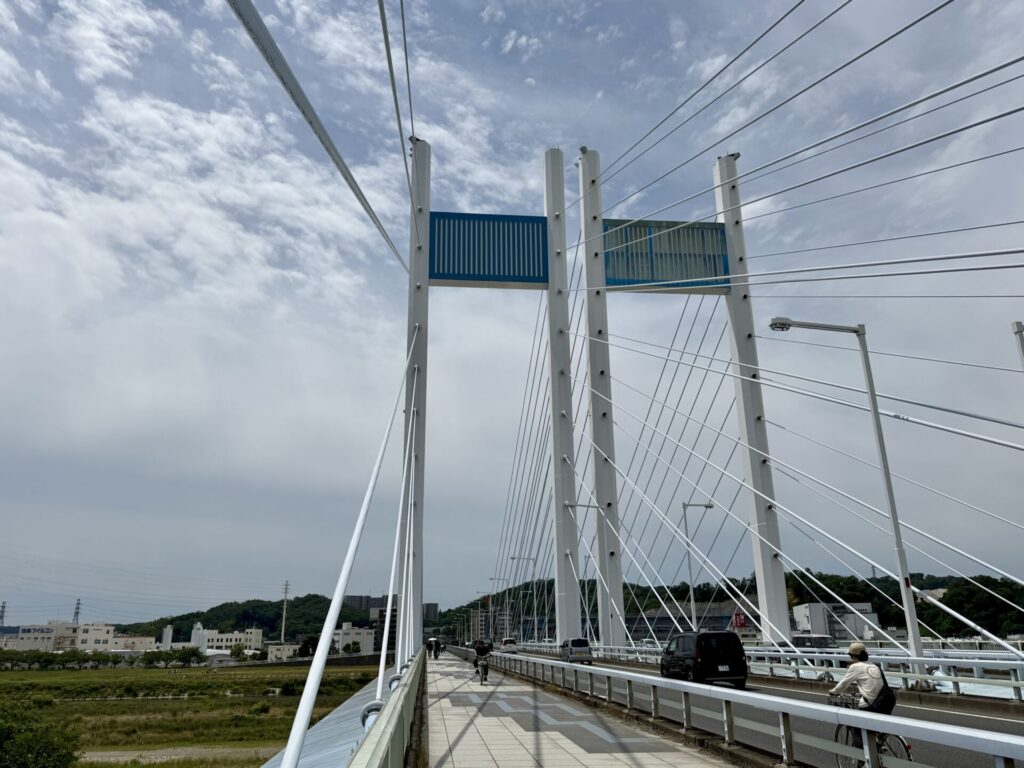 走った後は是政橋を渡ってスーパー銭湯へ