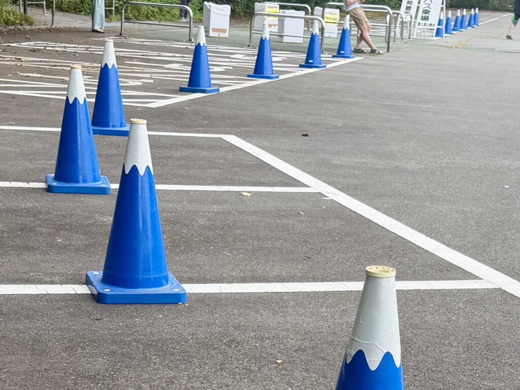 富士登山競走北麓公園駐車場の富士山コーン