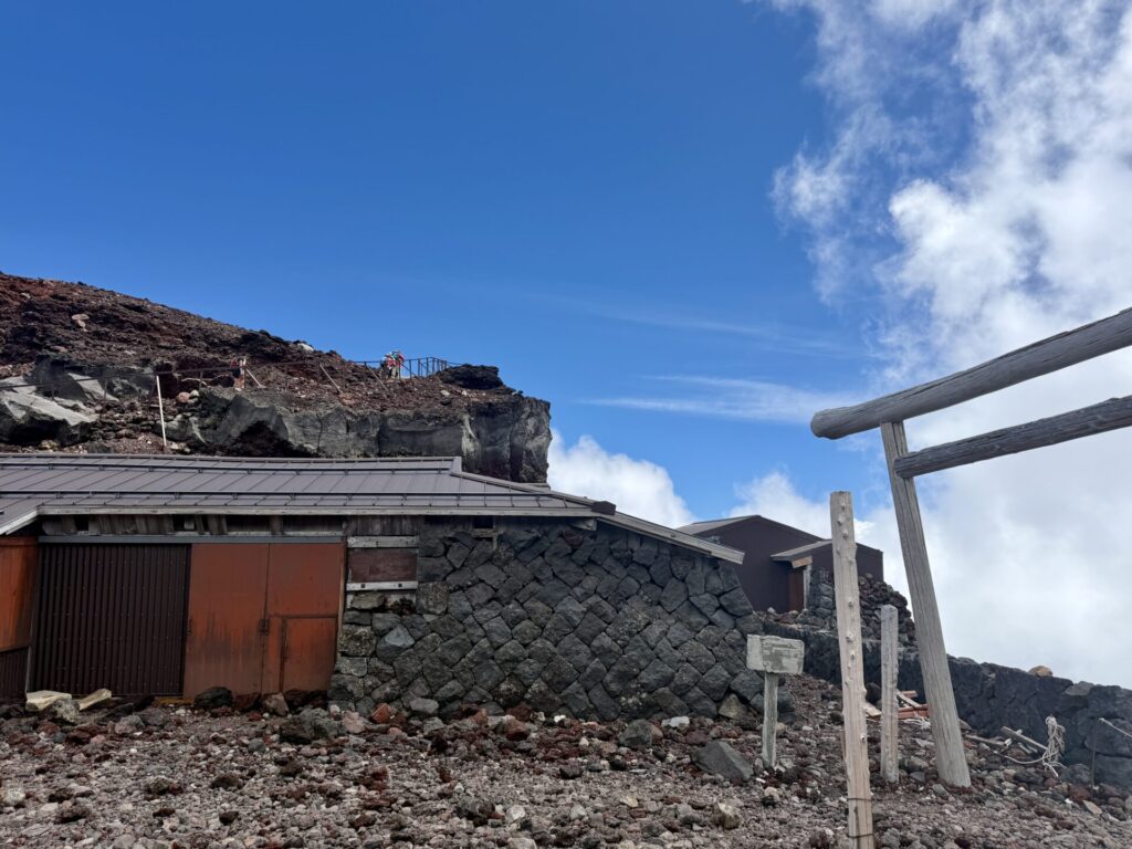 富士山御殿場ルート頂上、砂走りが本番