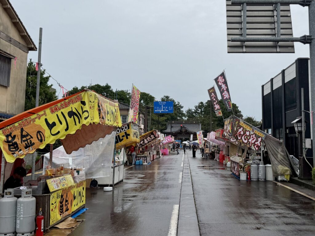 新発田祭りの中をランニング